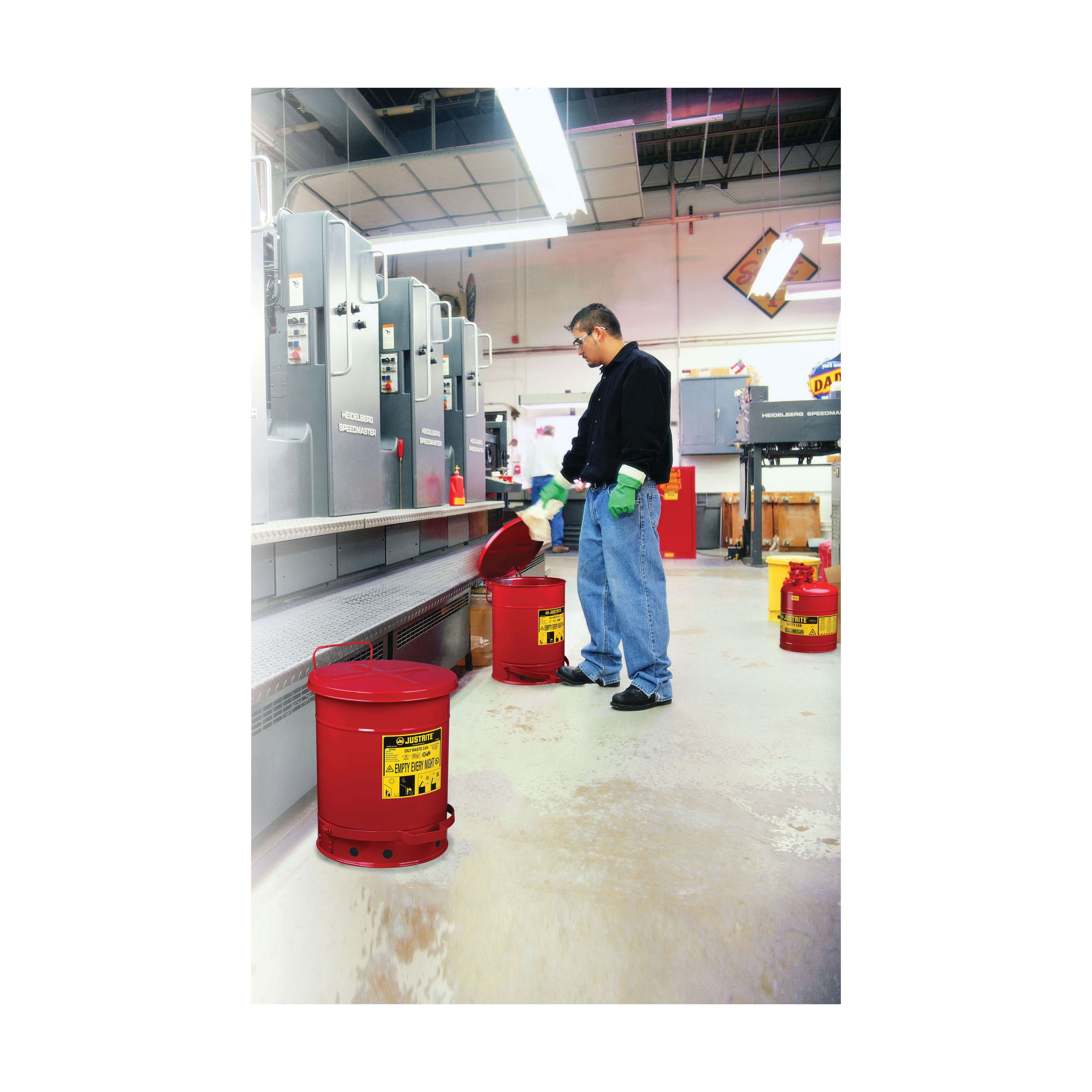 Justrite® 09100 Foot Operated Oily Waste Can with Self-Closing Cover, 6 gal Capacity, 11-7/8 in dia x 15-7/8 in H, Red (4)